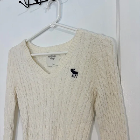 Abercrombie & Fitch cable knit vneck sweater - Picture 9 of 13